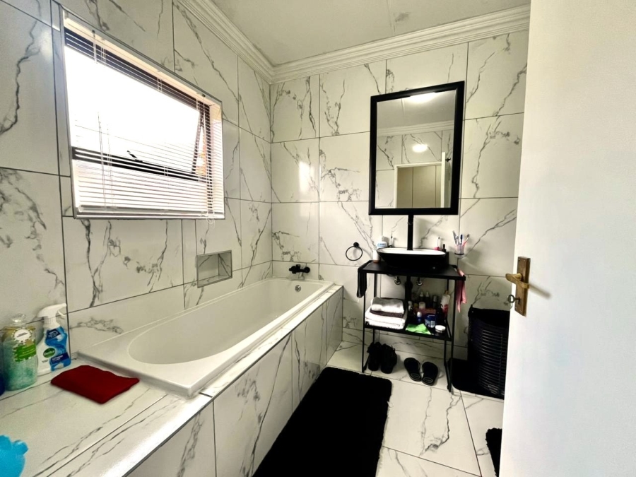 To Let 4 Bedroom Property for Rent in Cashan North West